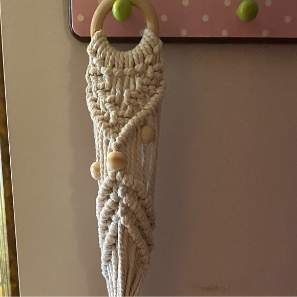 Macrame plant hanger - Picture 3 of 3